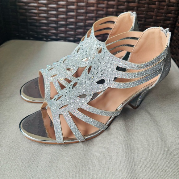 NWT Forever 10 Silver Sparkle Crystal Open Toe Rhinestone heelsl party wedding - Picture 1 of 13